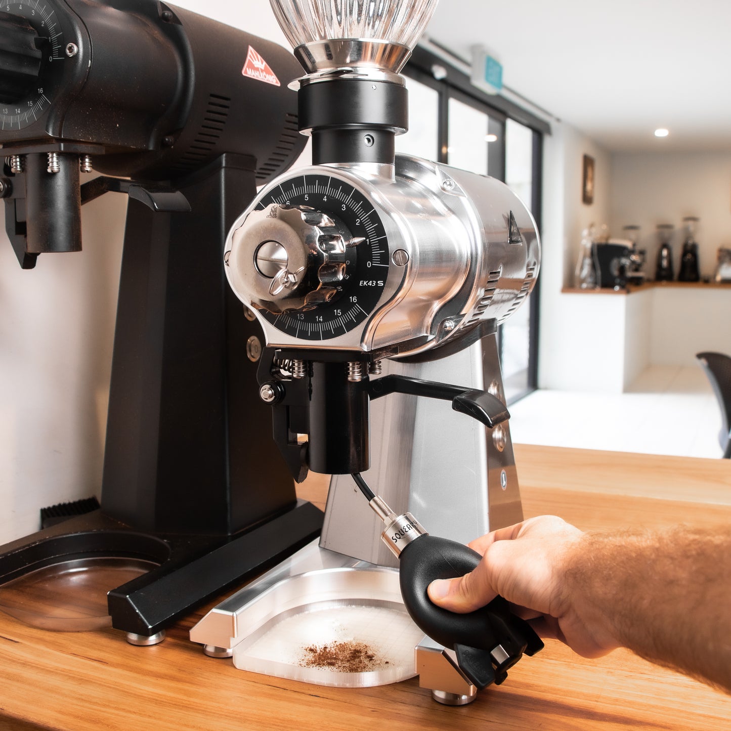 Squeaky Rocket Air Blower Removes Coffee Grounds and Residue